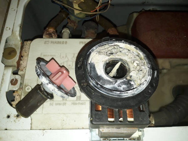 Сломанный насос стиральной машины Bosch
